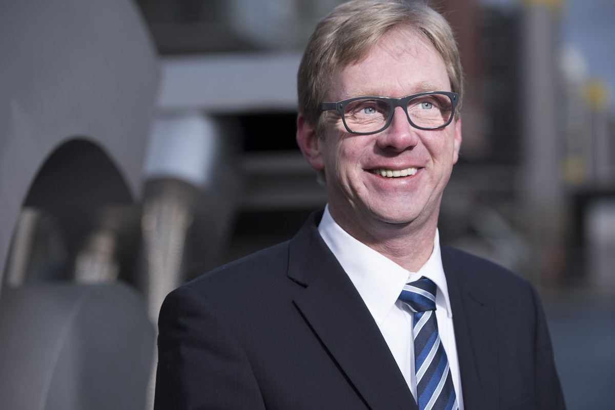 TLA_0564 gut mit Augeneinsicht seitlich